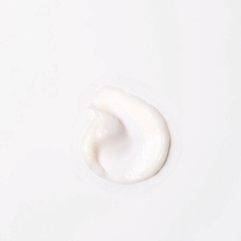 Muestra-de-la-textura-del-acondicionador-Wella-ColorMotion---una-crema-blanca-y-espesa