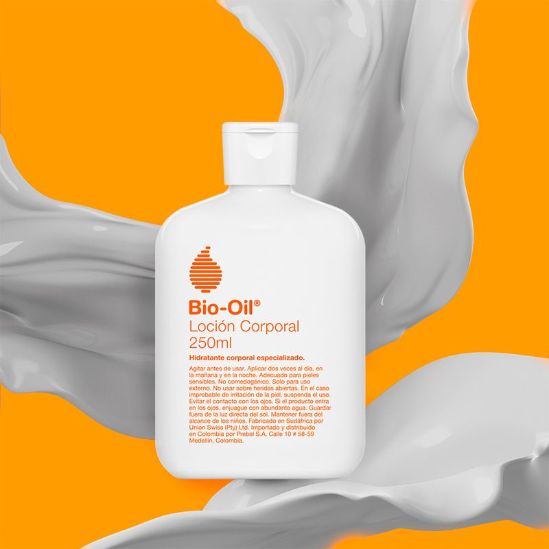 Bio-Oil-Locion-Corporal-250ml.-Envase-de-locion-con-textura-ligera-sobre-fondo-naranja.