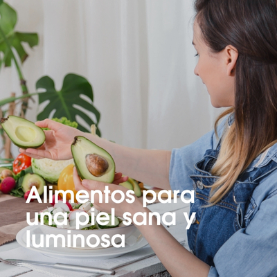 Mujer preparando alimentos.