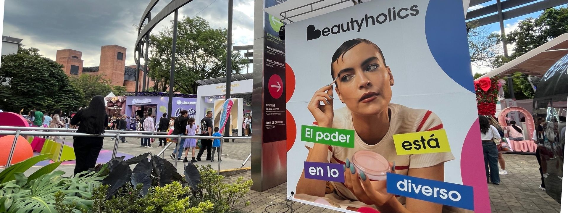 Stand de Beautyholics en la feria Expobelleza en Plaza Mayor
